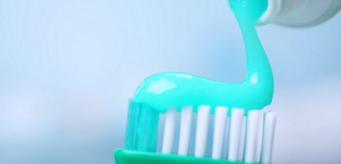 هنگام مسواک زدن چه مقدار خمیر دندان استفاده کنیم؟